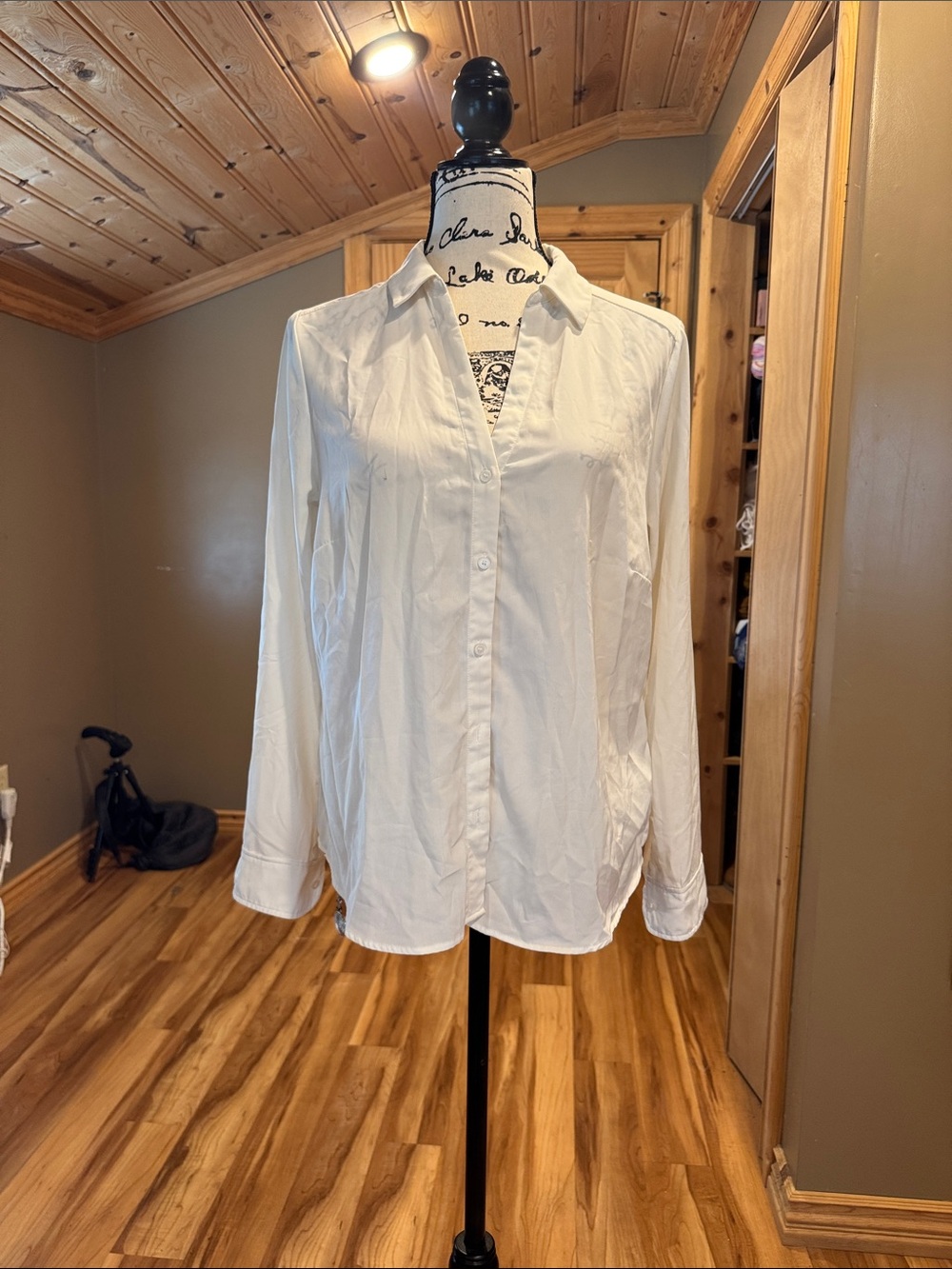 Ann Taylor White Button-Down Shirt - Long Sleeve